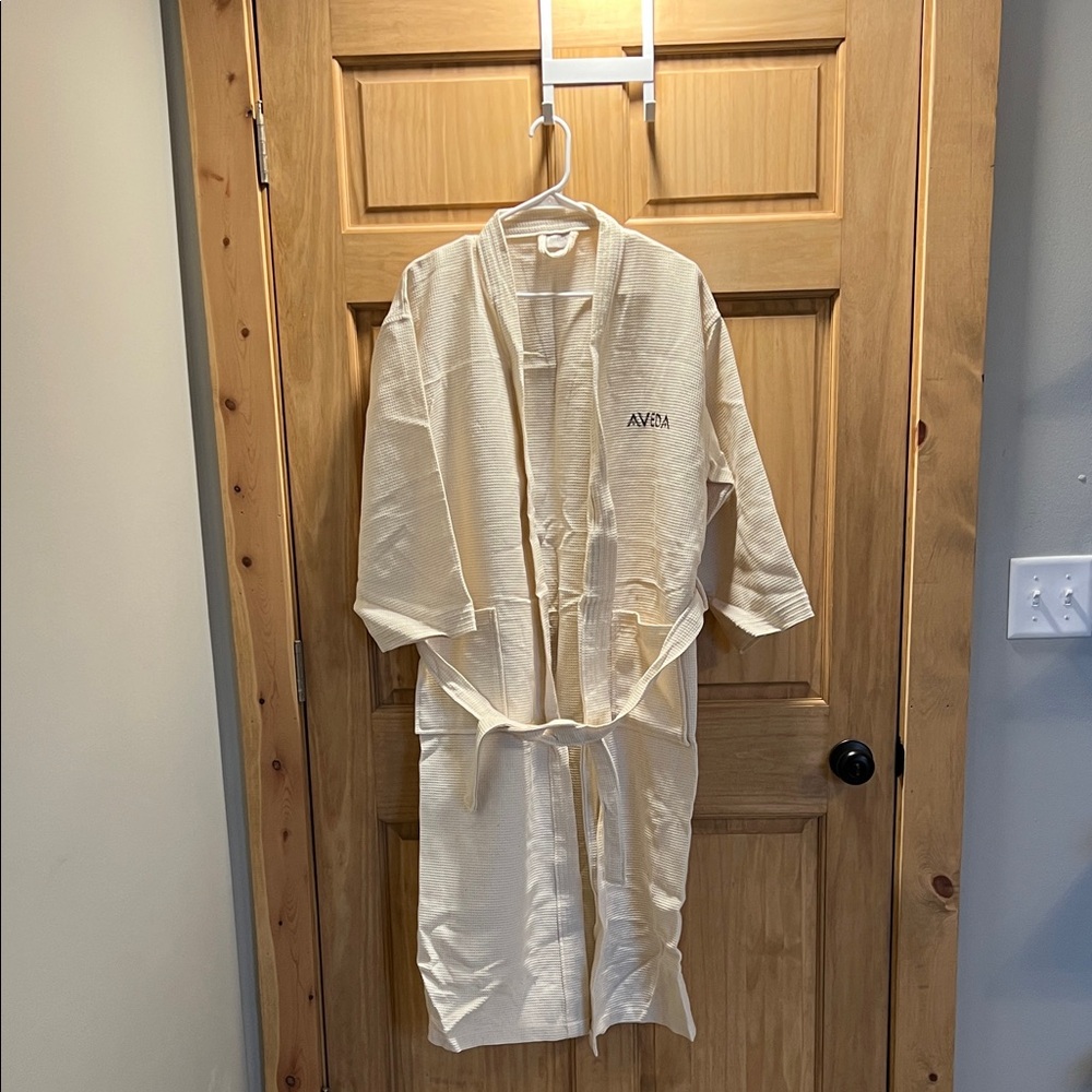 AVEDA Beige Kimono-Style Robe